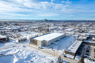 3111 27 St NE, Calgary, AB - AERIAL  map view