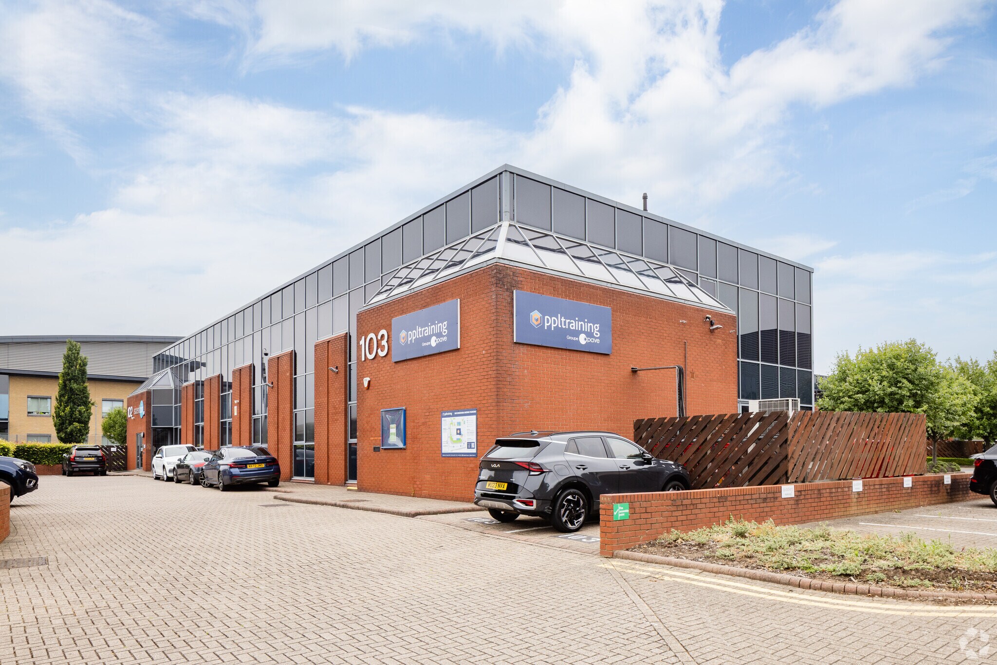 102-103 Buckingham Ave, Slough for sale Primary Photo- Image 1 of 1