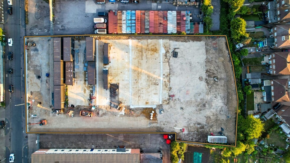 Delamare Rd, Cheshunt to rent - Building Photo - Image 3 of 14