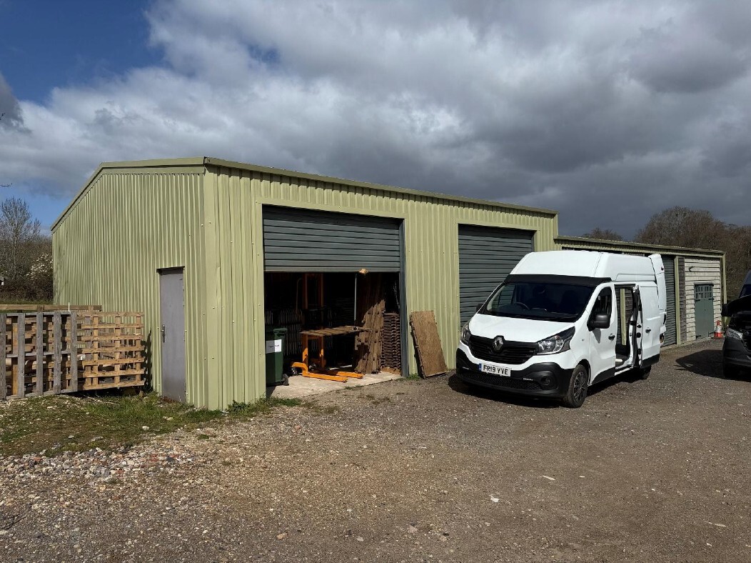 Unit 6 & 7 Gate Street Barn, Guildford to rent Primary Photo- Image 1 of 2