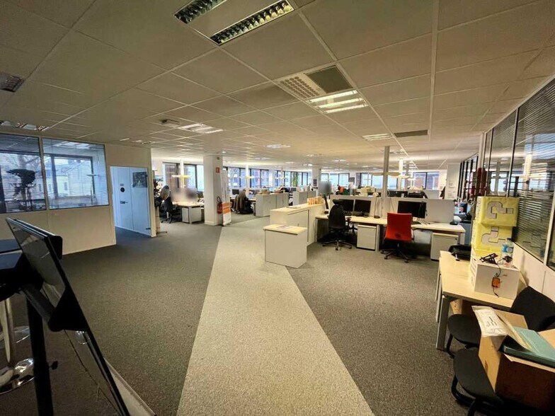 Office in Rouen to rent - Interior Photo - Image 1 of 3
