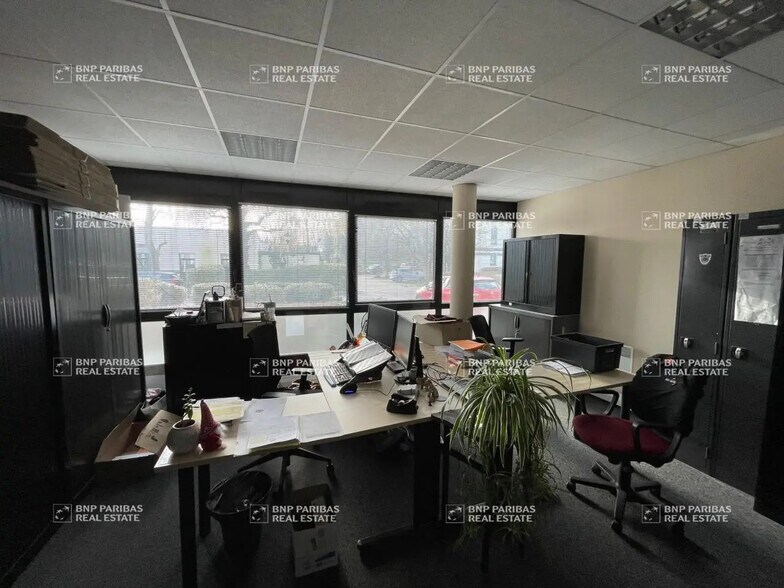 1 Rue De La Performance, Villeneuve-d'Ascq to rent - Interior Photo - Image 2 of 9