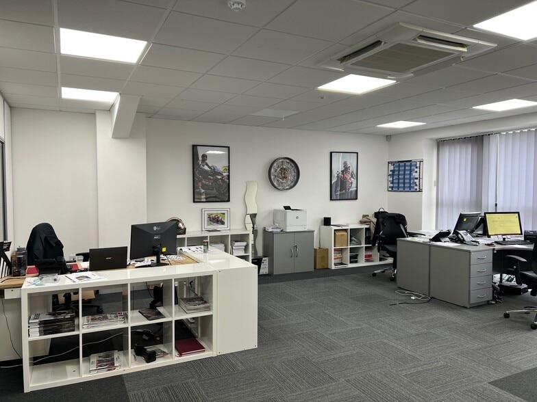 3 Orion Way, Kettering to rent - Building Photo - Image 3 of 4