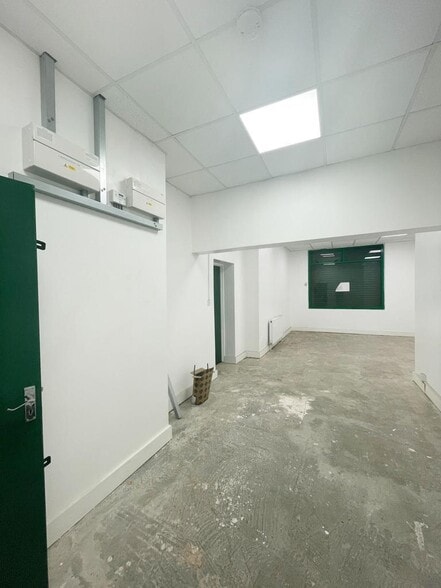 140-146 Dock Rd, Tilbury to rent - Building Photo - Image 3 of 20