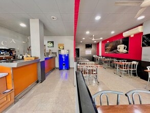 Retail in Torredembarra, Tarragona to rent Interior Photo- Image 2 of 10
