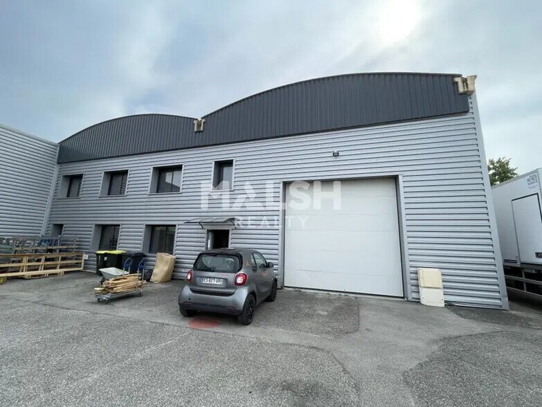 Light Industrial in Chassieu to rent - Building Photo - Image 1 of 10