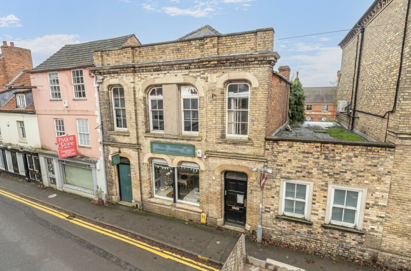 19-19A Westgate, Sleaford to rent Building Photo- Image 1 of 12