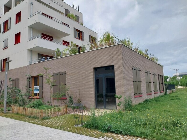 Office in Nanterre for sale - Building Photo - Image 1 of 2