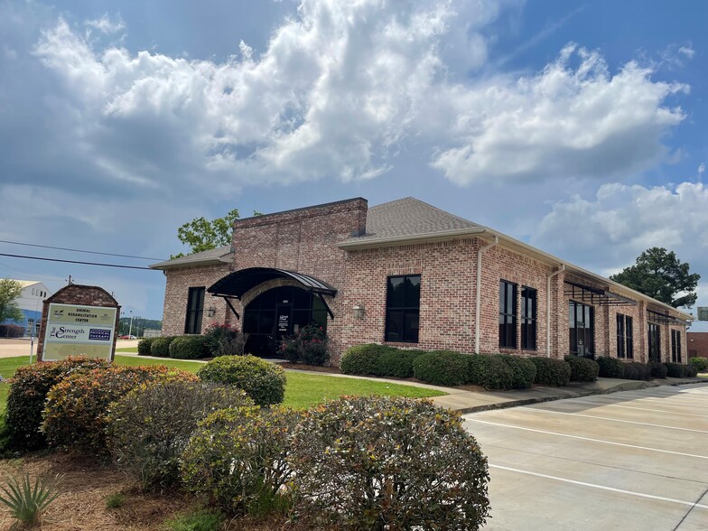 2628 Courthouse Cir, Flowood, MS for sale - Building Photo - Image 1 of 1