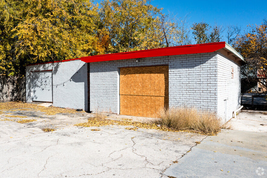 3210 Broadway St, San Antonio, TX for rent - Building Photo - Image 3 of 8