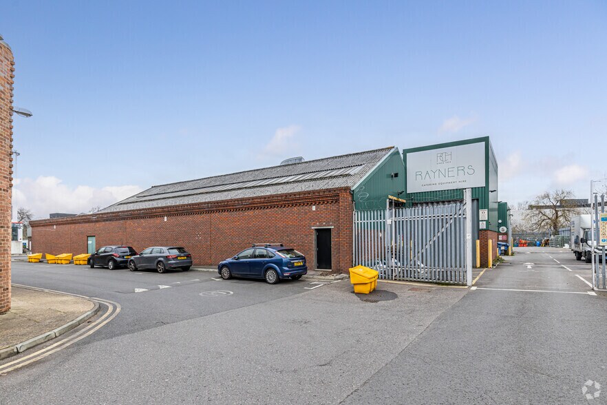 118-120 Garratt Ln, London for sale - Primary Photo - Image 1 of 1