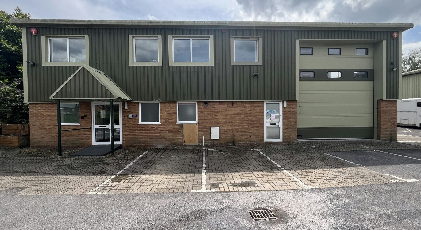 Salisbury Rd, Ringwood for sale Primary Photo- Image 1 of 1