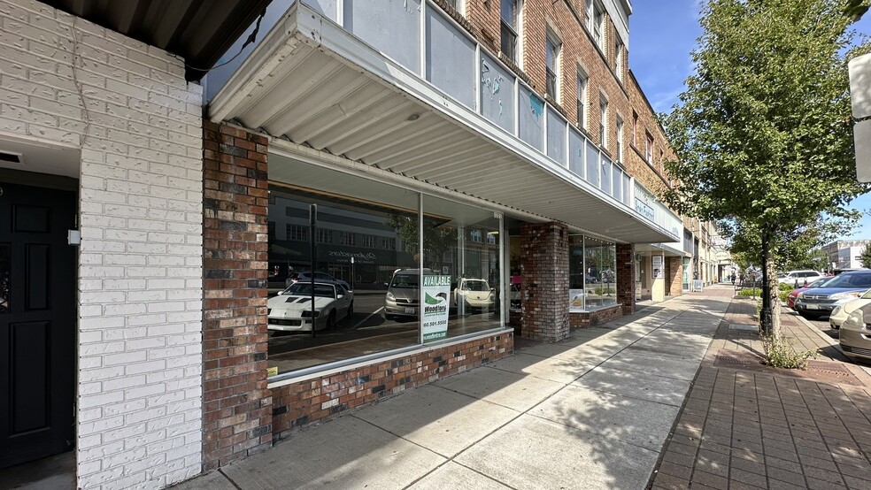 1221 Commerce Ave, Longview, WA for rent - Building Photo - Image 1 of 7