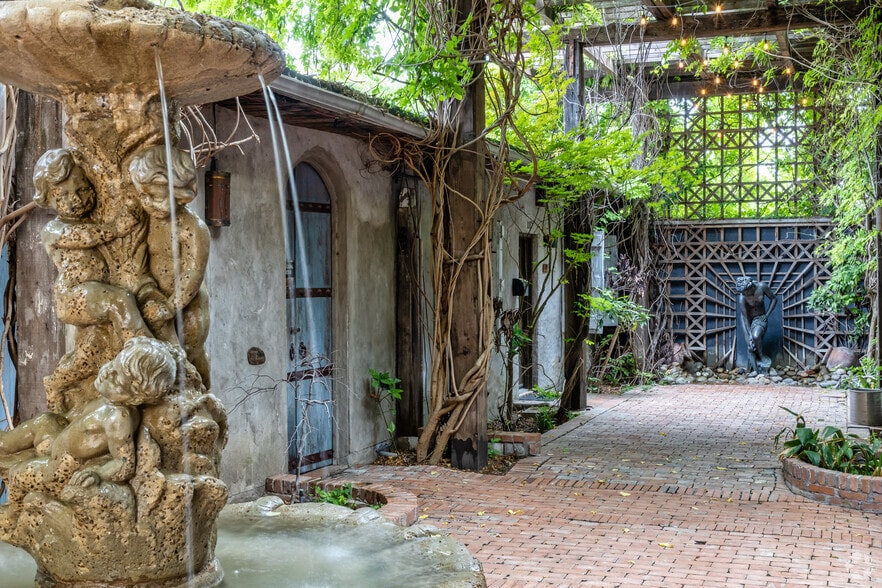 610 Elm St, McKinney, TX to rent - Building Photo - Image 2 of 22