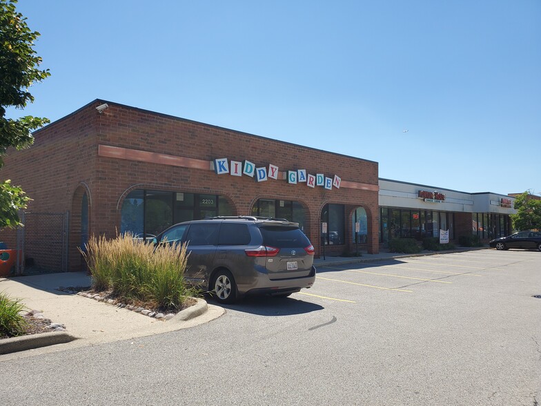 2203-2241 W Schaumburg Rd, Schaumburg, IL for rent - Building Photo - Image 2 of 14