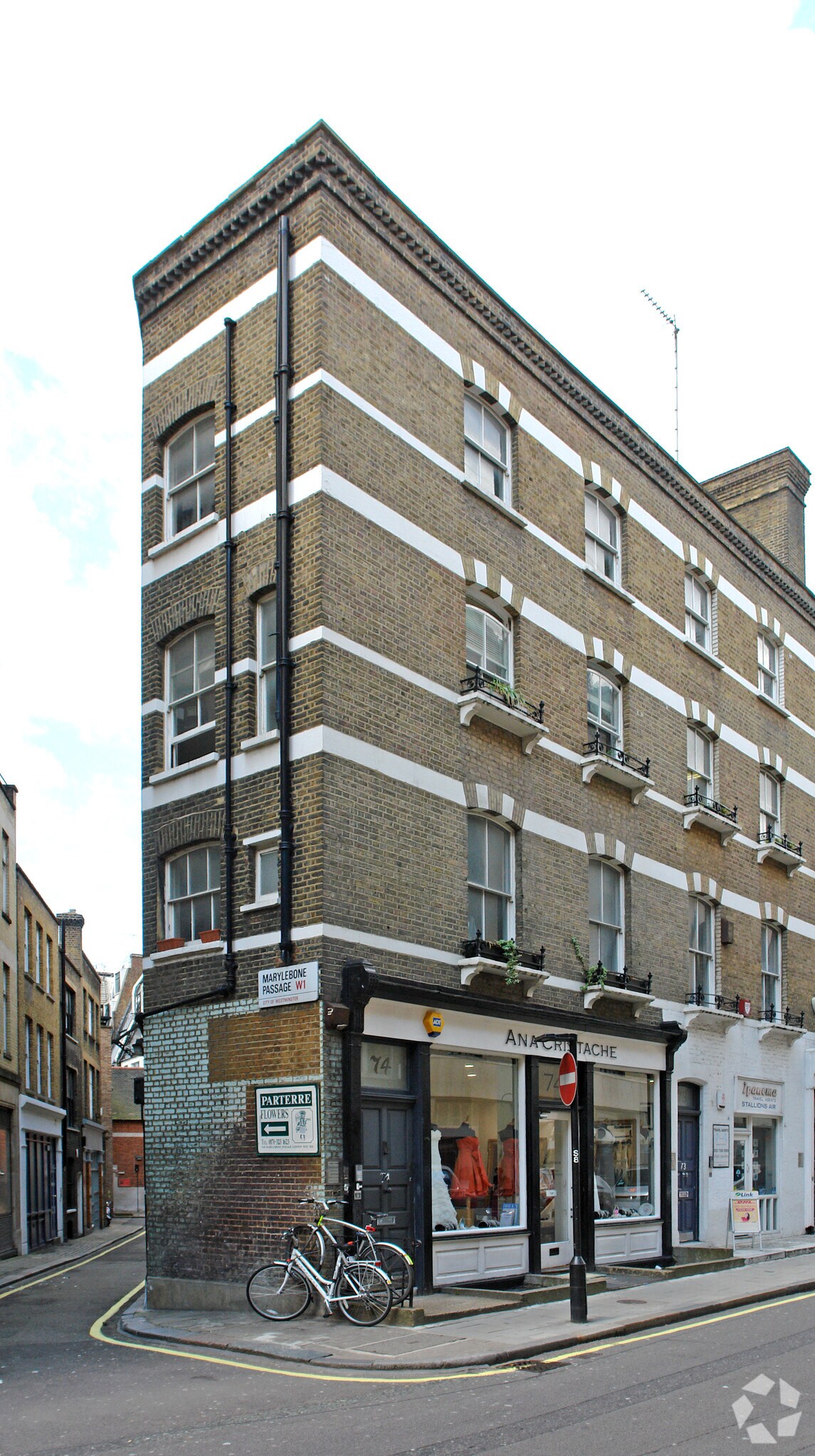 74 Wells St, London for sale Primary Photo- Image 1 of 1