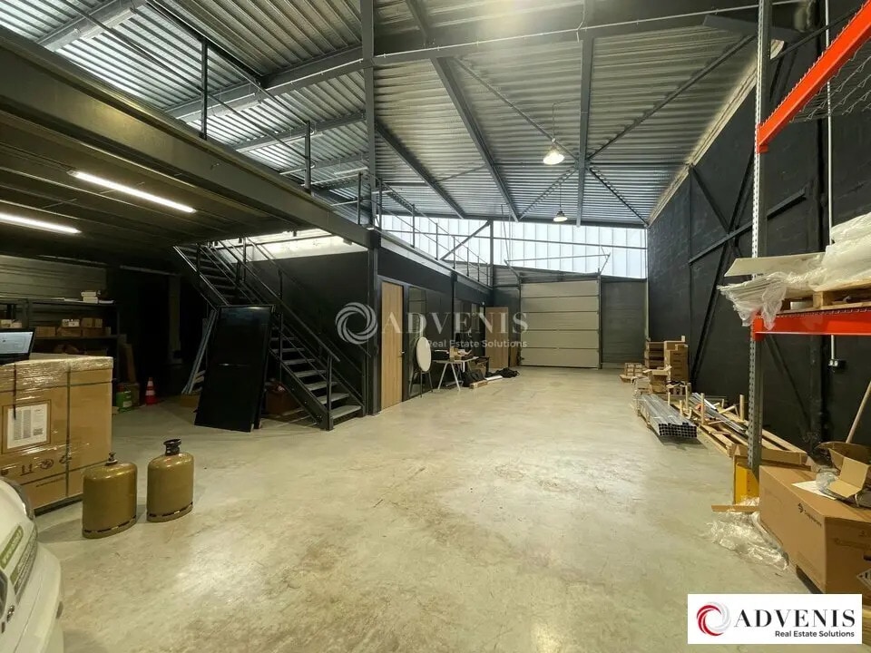 Location Local d'activités 356 m² - Photo 1