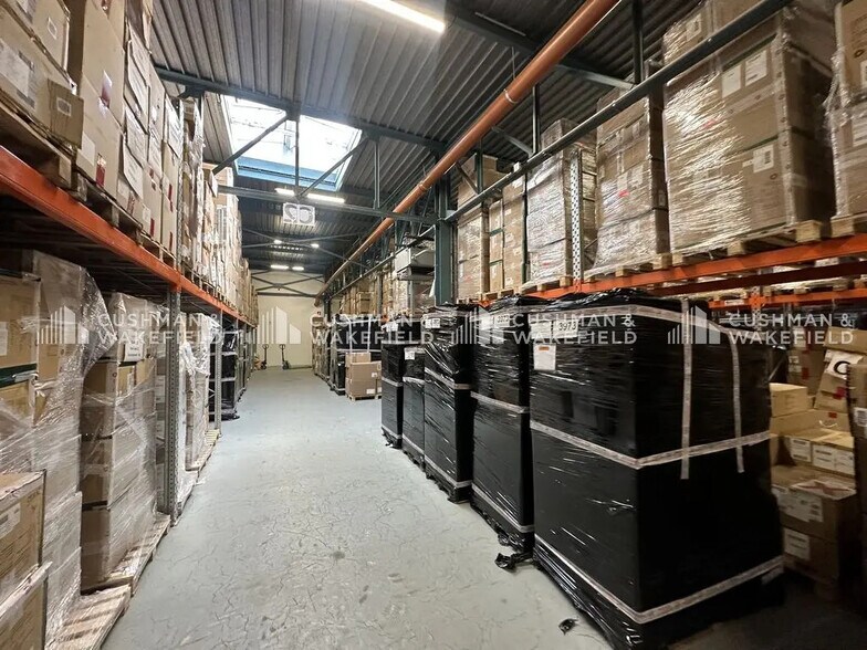 Light Industrial in Mundolsheim to rent - Interior Photo - Image 3 of 8