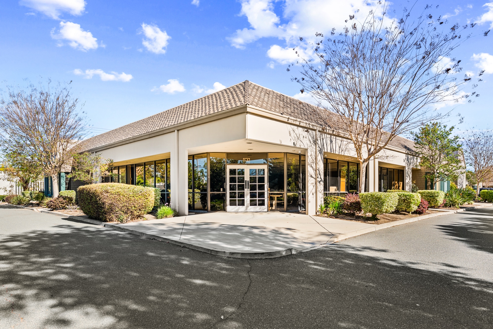 1901 E Carnegie Ave, Santa Ana, CA to rent Interior Photo- Image 1 of 11
