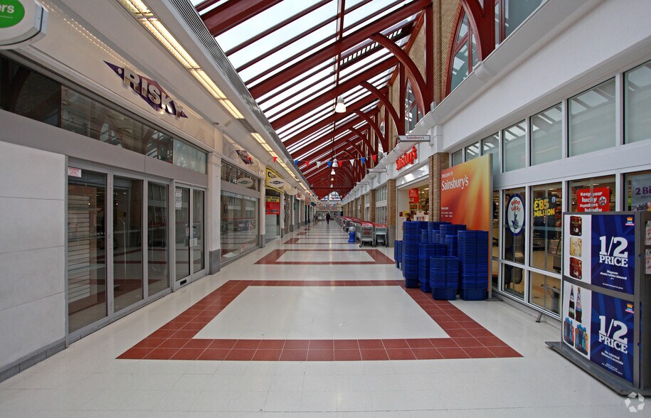 Kingsland High St, London to rent - Interior Photo - Image 2 of 13