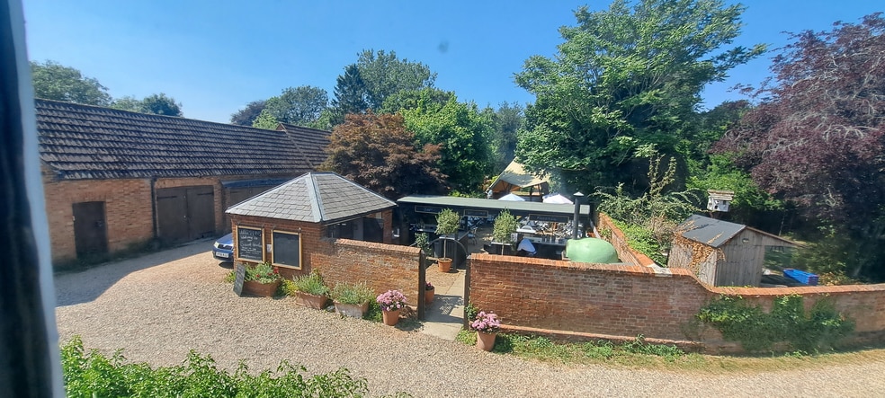 20 Market Pl, Stoke Hammond to rent - Building Photo - Image 2 of 2