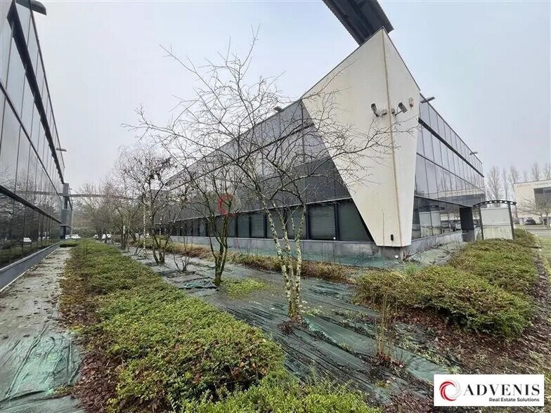 Office in Mérignac to rent - Building Photo - Image 2 of 12