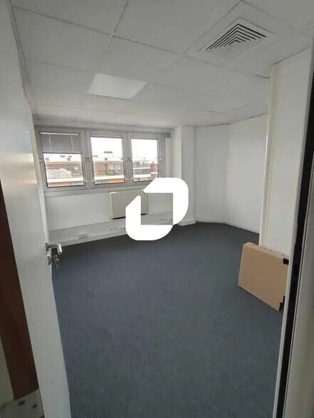 2 Rue De Marly Le Roi, Le Chesnay-Rocquencourt to rent - Interior Photo - Image 3 of 28