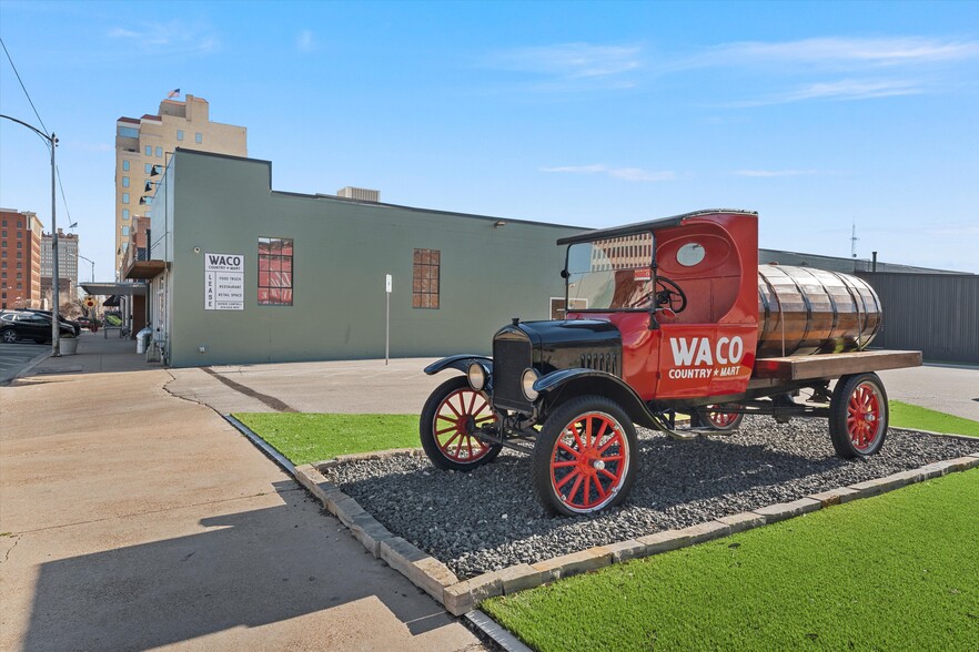 928-1002 Austin Ave, Waco, TX for rent - Building Photo - Image 2 of 7