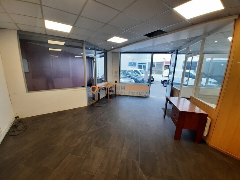 Light Industrial in Courbevoie to rent - Interior Photo - Image 3 of 6
