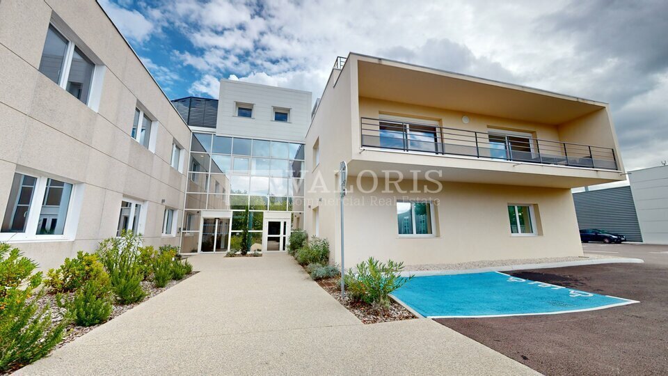 22 Rue Du 35Eme Regiment D'Aviation, Bron for sale Building Photo- Image 1 of 8