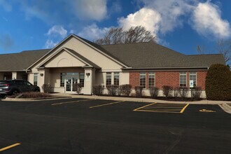 380 N Terra Cotta Rd, Crystal Lake, IL for rent Building Photo- Image 2 of 18