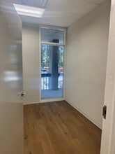 5825 Glenridge Dr NE, Sandy Springs, GA to rent Interior Photo- Image 2 of 10