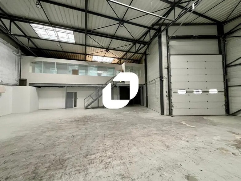 36 Rue Champ Dolin, Saint-Priest to rent - Interior Photo - Image 2 of 17