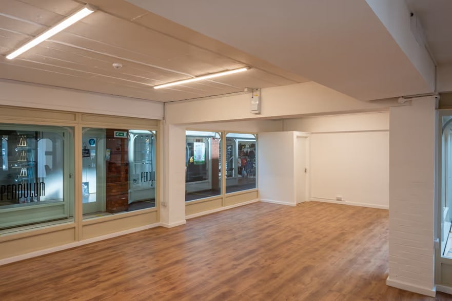 Station Parade, Eastbourne to rent - Interior Photo - Image 2 of 10