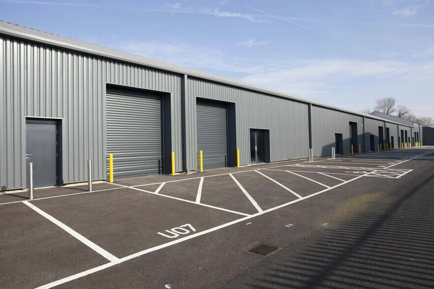 103 Cheney Manor, Swindon to rent - Building Photo - Image 3 of 4