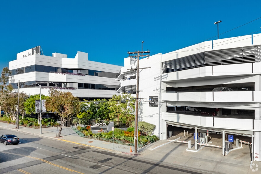 3000 S Robertson Blvd, Los Angeles, CA for rent - Building Photo - Image 2 of 10