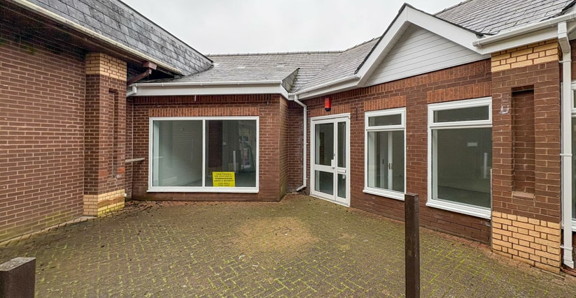 Upper Park Rd, Tenby to rent Primary Photo- Image 1 of 5