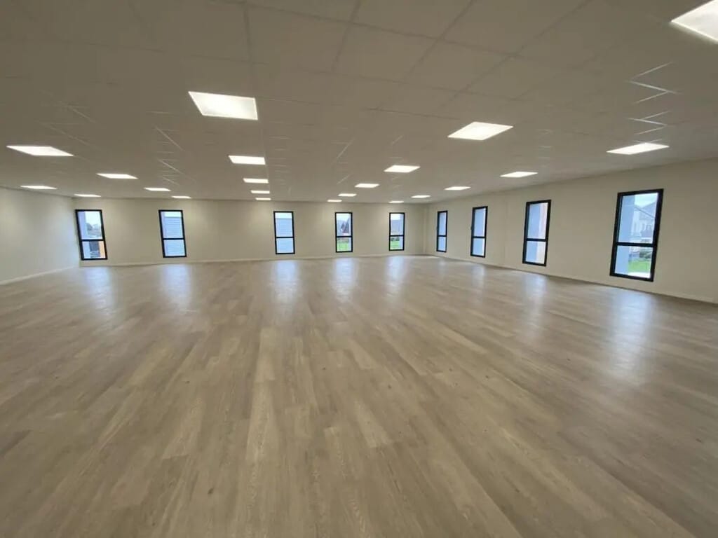 Location Bureaux 211 m² - Photo 1
