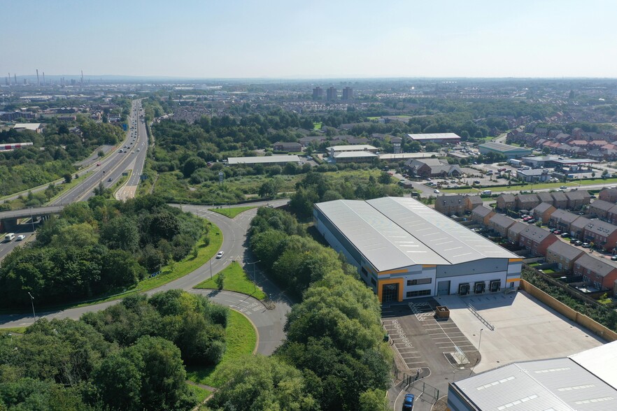 Rossmore Rd E, Ellesmere Port to rent - Building Photo - Image 3 of 8