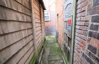 6-10 Stockwell Head, Hinckley to rent Building Photo- Image 2 of 6