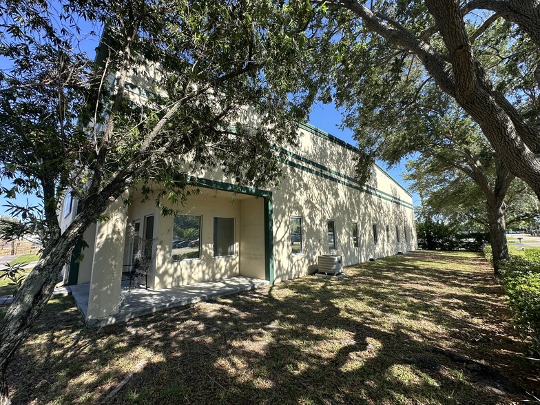 13000 Automobile Blvd N, Clearwater, FL for rent - Building Photo - Image 3 of 13