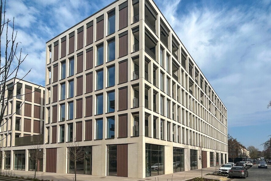 19-21 Dartmouth Av, Woking to rent - Building Photo - Image 3 of 6