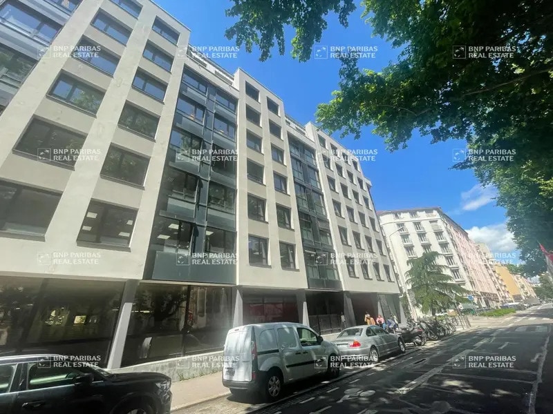 Office in Lyon to rent Building Photo- Image 1 of 13