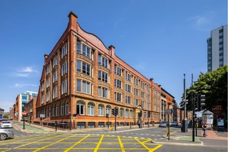 78 Wellington St, Leeds to rent Building Photo- Image 1 of 4