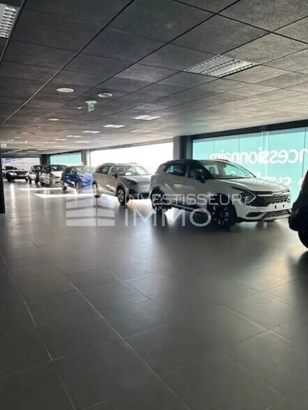 Light Industrial in Nanterre to rent - Building Photo - Image 1 of 17