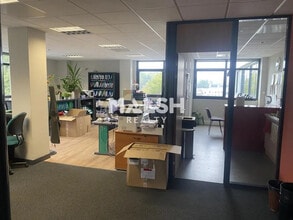 Office in Limonest to rent Building Photo- Image 2 of 12