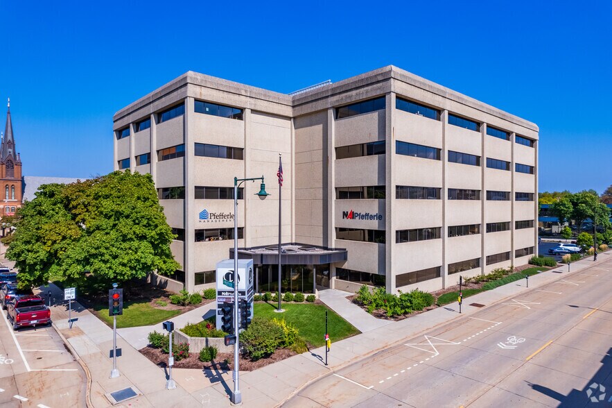 200 E Washington St, Appleton, WI for rent - Building Photo - Image 1 of 8