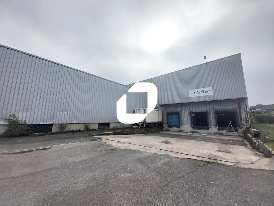Light Industrial in Saint-Fargeau-Ponthierry to rent Building Photo- Image 1 of 19