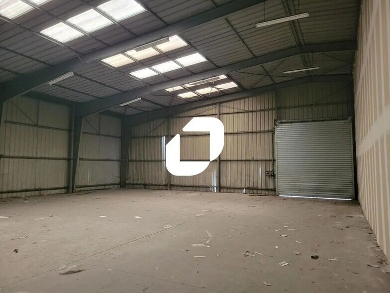 Light Industrial in Les Sorinières to rent - Interior Photo - Image 2 of 5