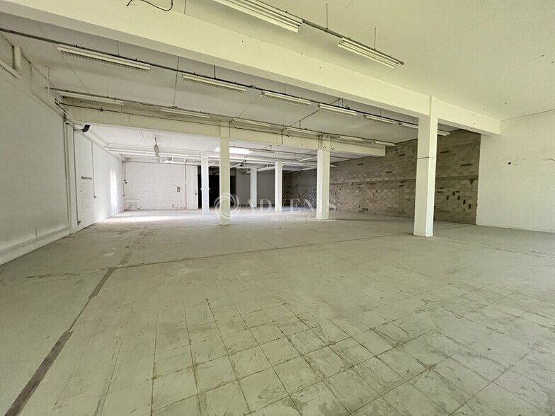 Light Industrial in Villepinte for sale - Interior Photo - Image 2 of 8